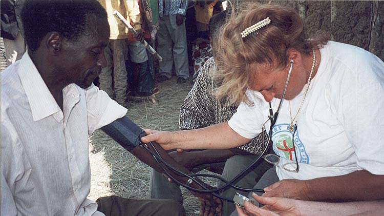 KENYA – ORPHANAGE OPENINGS 11.6.2001